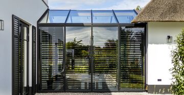 Aluminium kozijnen in steellook: industriële uitstraling, moderne toepassing